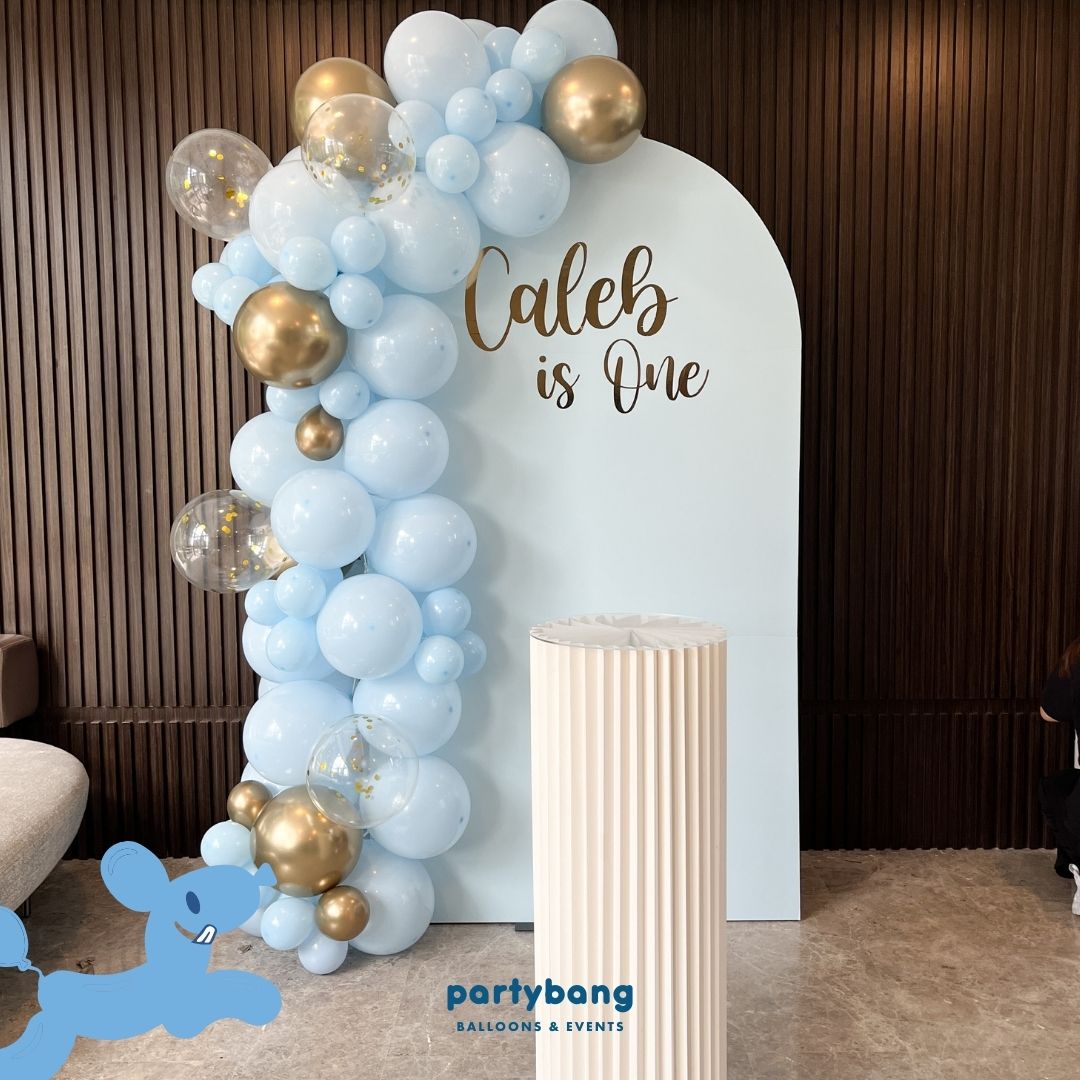 Plain Foamboard Arch Backdrop Setup with Balloon Garland (One Board w Pedestal)