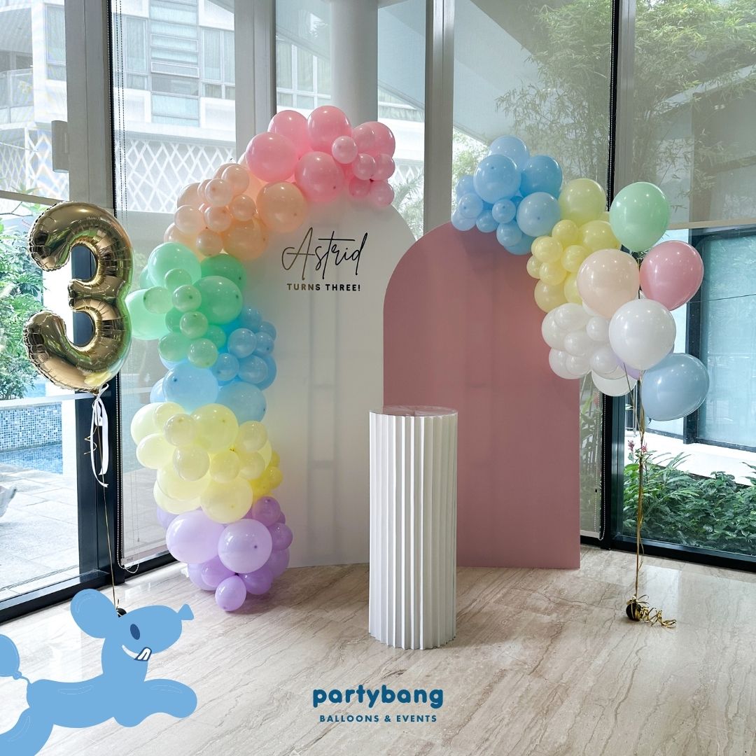 Plain Foamboard Arch Backdrop Setup with Balloon Garland (Two Boards)
