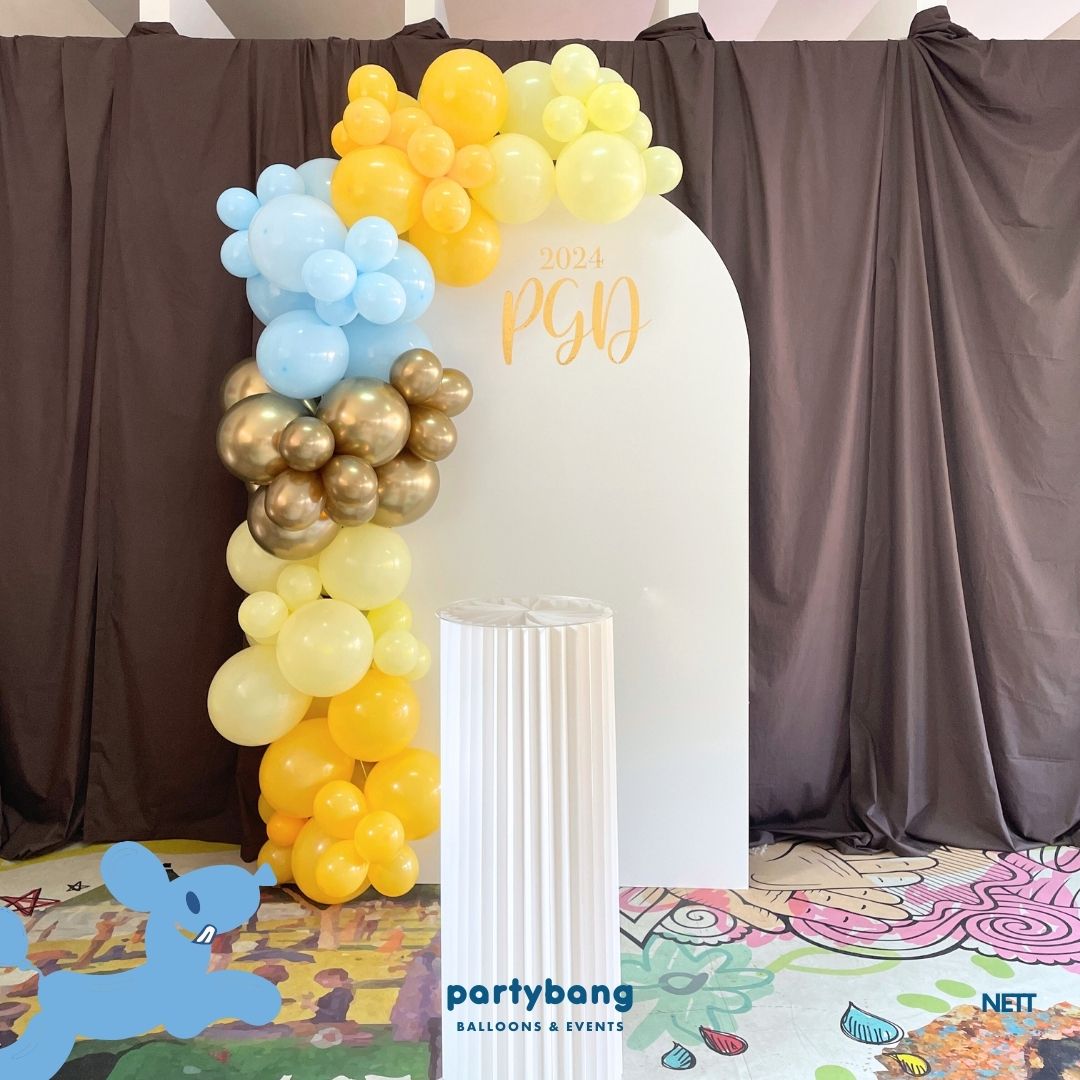 Plain Foamboard Arch Backdrop Setup with Balloon Garland (One Board w Pedestal)