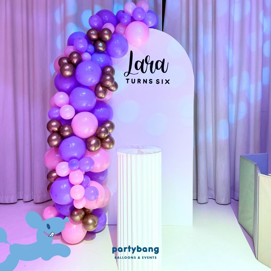 Plain Foamboard Arch Backdrop Setup with Balloon Garland (One Board w Pedestal)